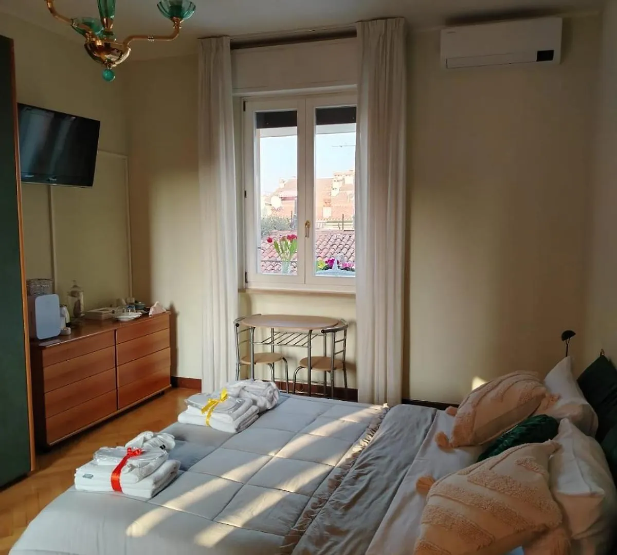 B&B Califano- 2 Leoni Verona 0*,  Italy
